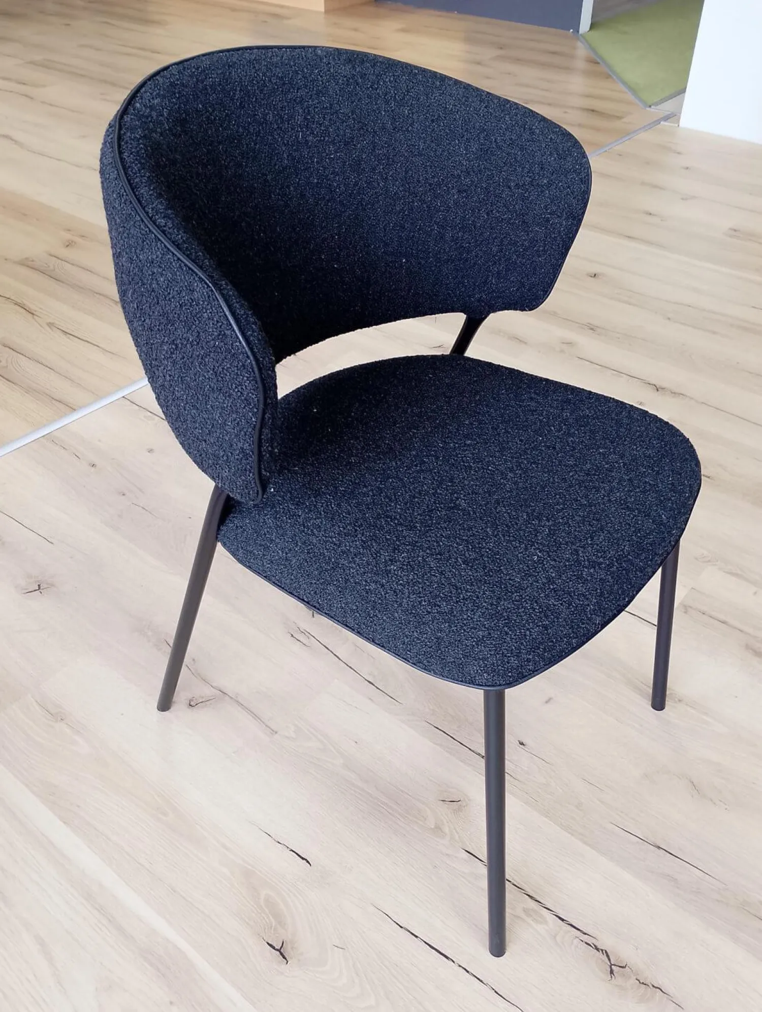 Voglauer Essgruppen|Essgruppe Vtektura Living Tisch Wildeiche Rustiko Schwarz Bank Und Stühle Stoff Select Mineralblau Und Schwarz Gestell Metall