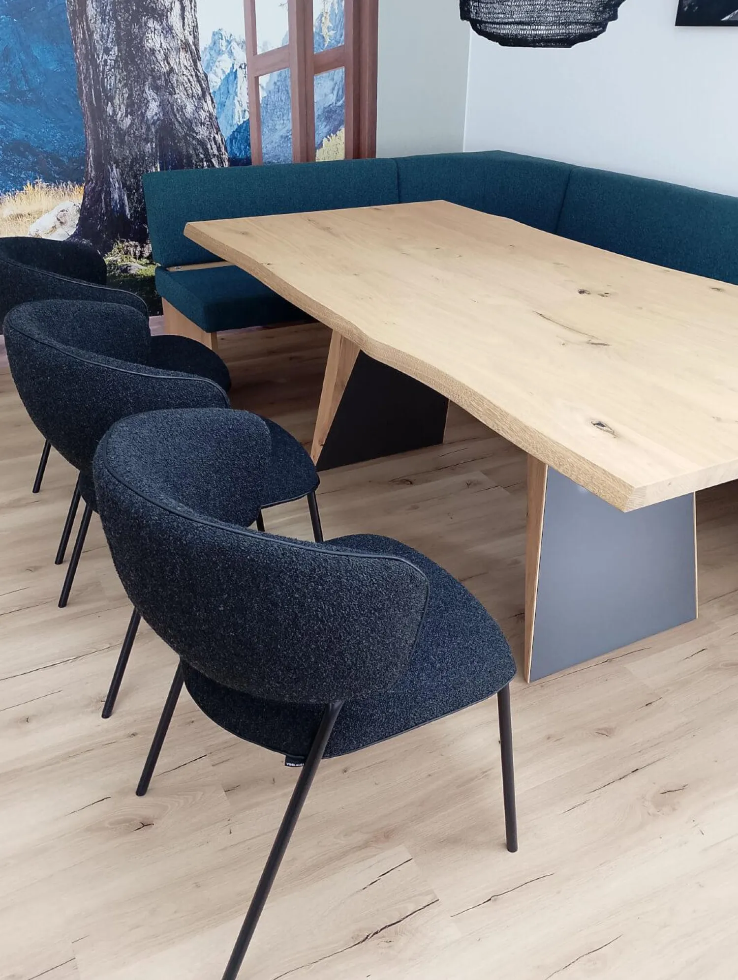 Voglauer Essgruppen|Essgruppe Vtektura Living Tisch Wildeiche Rustiko Schwarz Bank Und Stühle Stoff Select Mineralblau Und Schwarz Gestell Metall