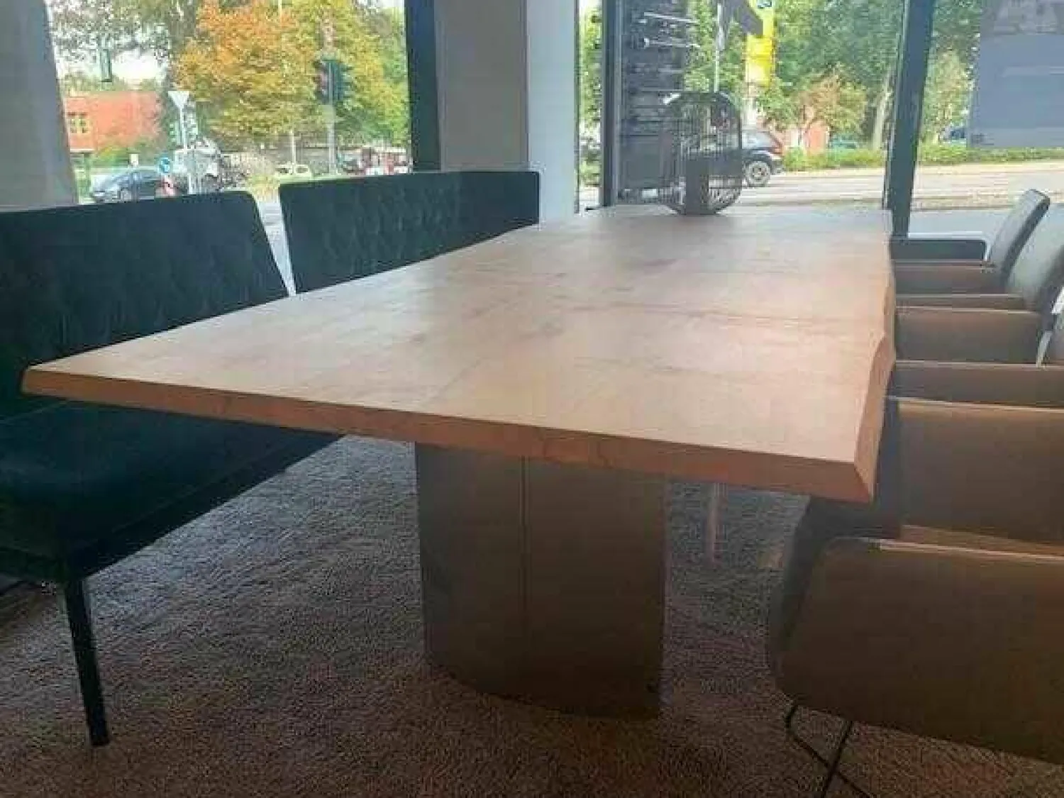 Scholtissek Esstische|Esstisch 110-2 Bergahorn Massiv mit Baumkante Gewölbte Wangen mit Edelstahl