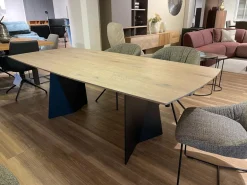 Contur Esstische|Esstisch 3100 C Platte Eiche Astig Geräuchert Wangengestell Schwarz Geneigt