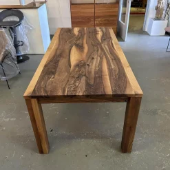 Scholtissek Esstische|Esstisch 2011 Europäischer Nussbaum Natur Geölt Äste Mit Harz Ausgegossen Inklusive Auszug