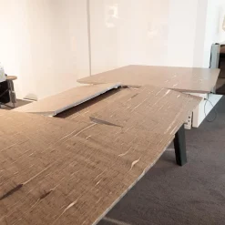 Draenert Esstische|Esstisch 1460 Fontana Platte Quarzit Brown Silk Braun Geledert Sockel Eiche Dunkelgrau Gebeizt Und Lackiert Mit Auszug