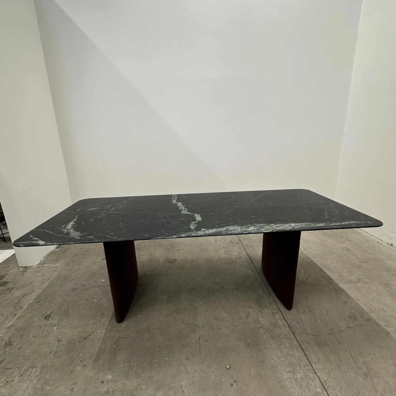 COR Esstische|Esstisch 3222 Ipa Platte Stein Tauern Schwarz Grün Geschliffen Wangen Stoff 10125 Bordeaux Rot