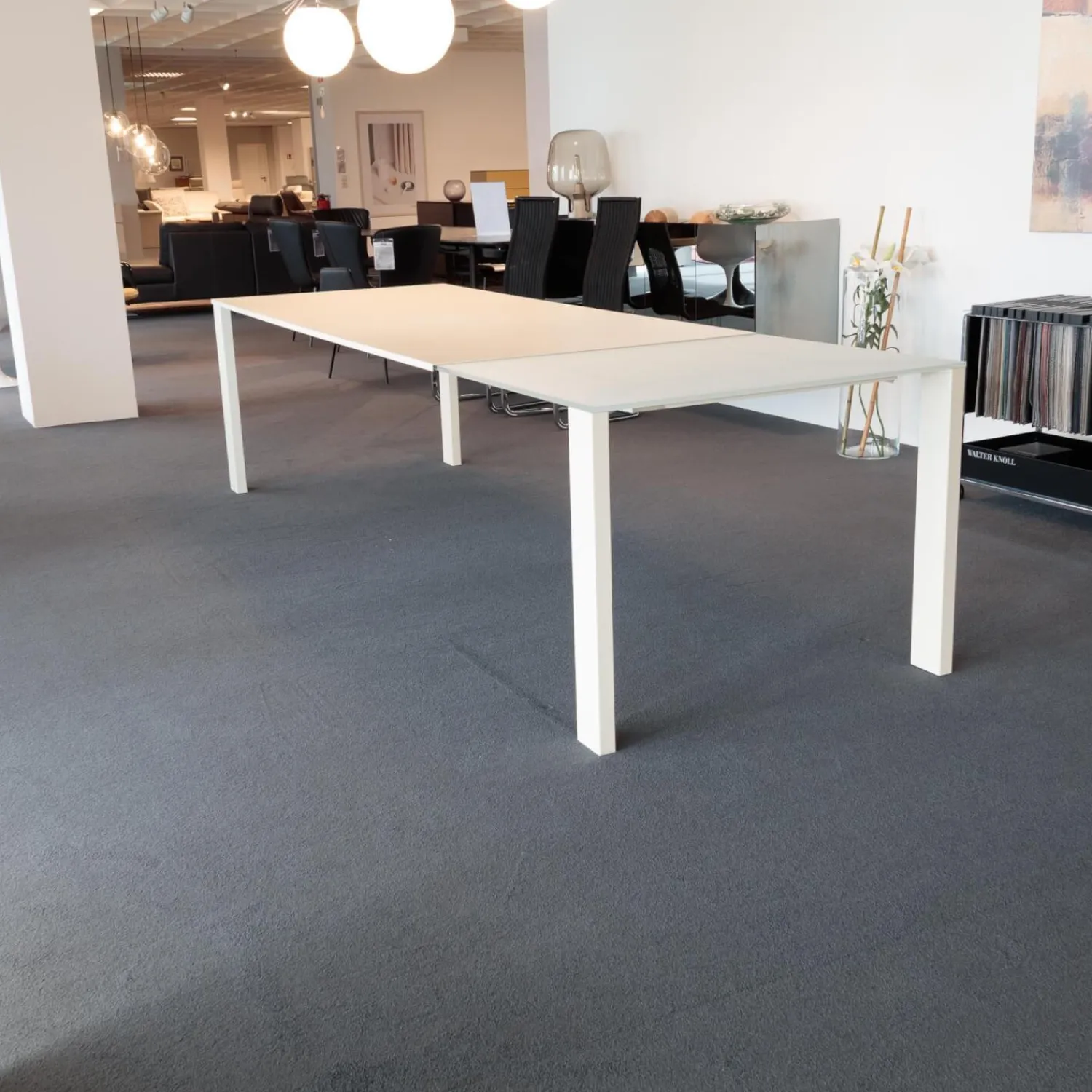 Draenert Esstische|Esstisch 1420 Madison Platte Weißglas Satiniert Gestell Stahlblech Weiß Lackiert Mit Auszug