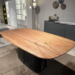 Rolf Benz Esstische|Esstisch 929 Platte Nussbaum Massiv Fuß Stahl Lackiert Verkehrsschwarz