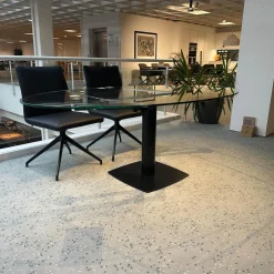 Draenert Esstische|Esstisch 1136 Titan Platte Glas Klar Bombiert Sockel 4 Stahl Schwarz Beschichtet Bombiert