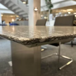 Draenert Esstische|Esstisch Adler 1224 Platte Gneis Grigio Beola Grau Geledert Sockel 2 Oval Edelstahl Matt Geschliffen Ohne Rollen