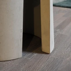 Girsberger Esstische|Esstisch Anto Asteiche Schieferschwarz Gespachtelt Gebürstet Grau Gekalkt Naturmatt Lackiert Fuß Beton Natur