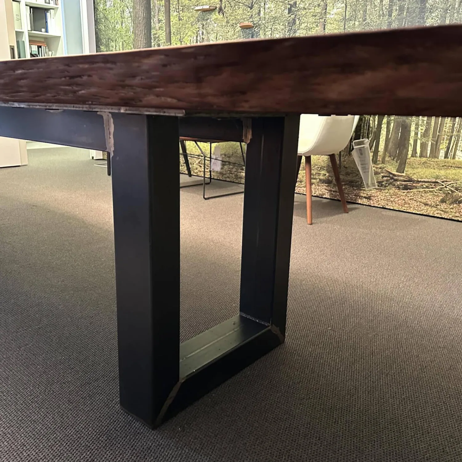 Riva1920 Esstische|Esstisch Auckland Platte Holz Kauri Oberfläche Geschliffen Gestell Natureisen Geölt Schwarz