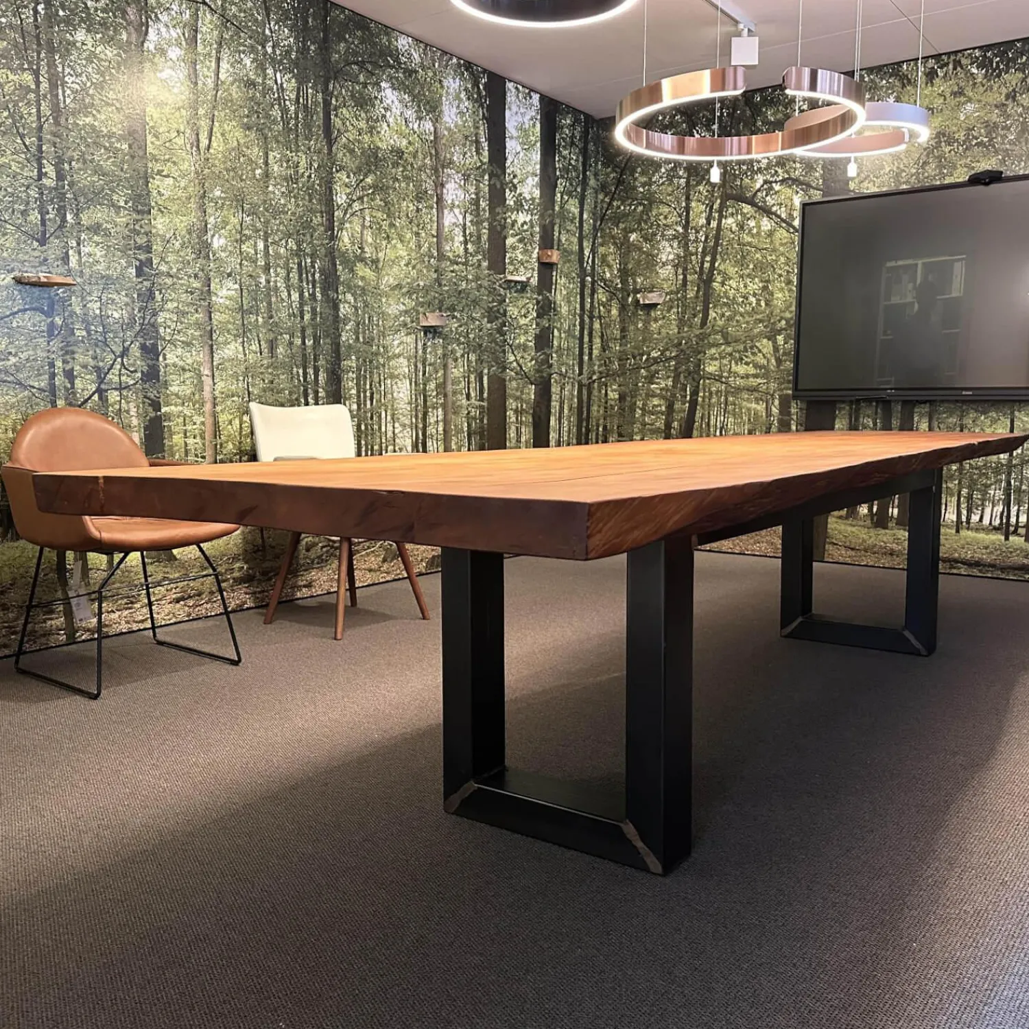 Riva1920 Esstische|Esstisch Auckland Platte Holz Kauri Oberfläche Geschliffen Gestell Natureisen Geölt Schwarz