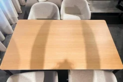 Muuto Esstische|Esstisch Base Table Schichtholzplatte Eiche Furniert Klarlack Gestell Aluminium Schwarz Pulverbeschichtet