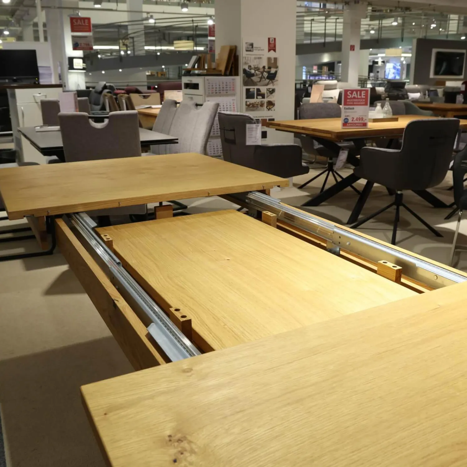 MCA Esstische|Esstisch Brest Wildeiche Geölt Bodenplatte Schwarzgrau Mit Synchronauszug