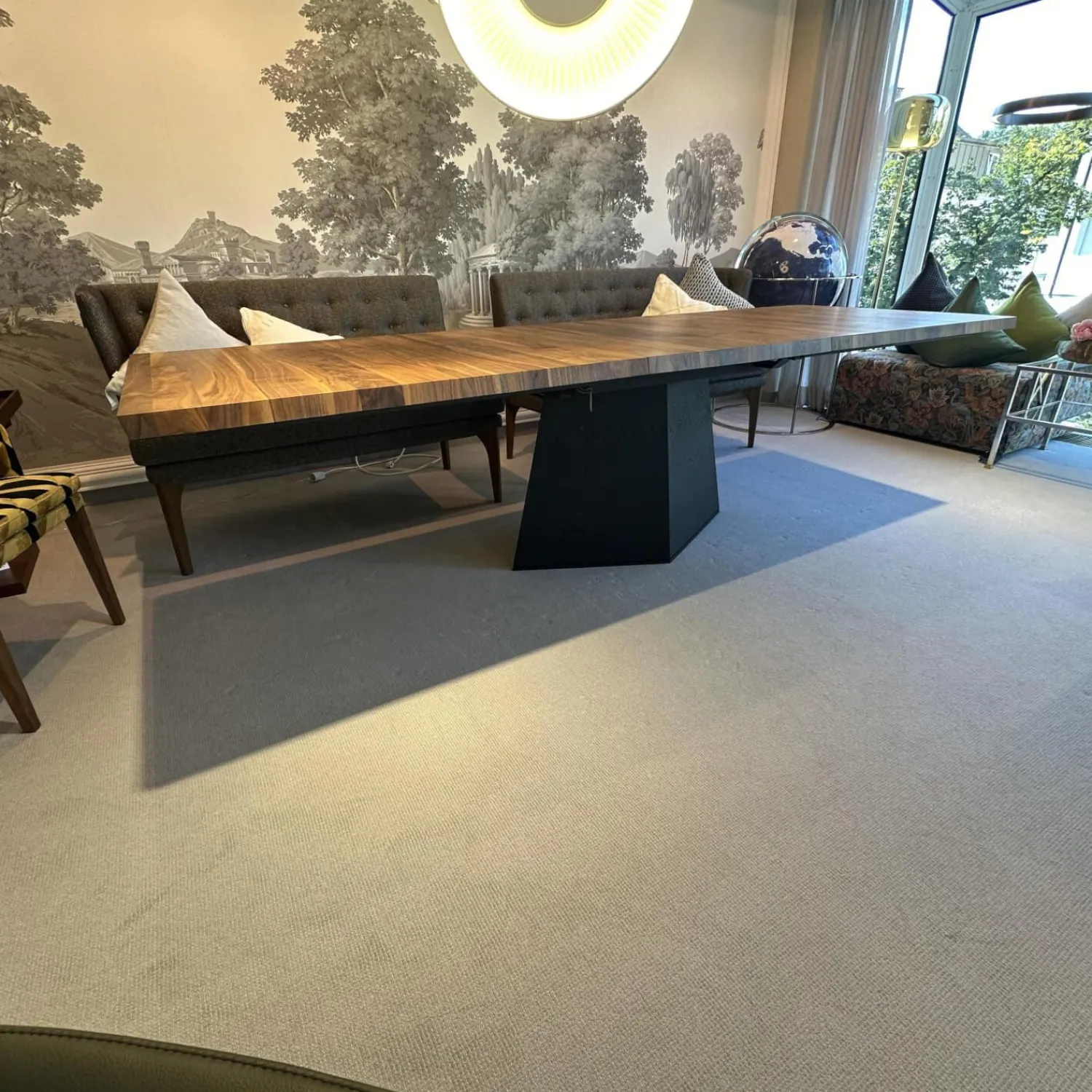 Rodam Esstische|Esstisch Carreau Platte Nussbaum Splint Rautenförmiger Zentralfuß Untergestell Eiche Lack Carbon