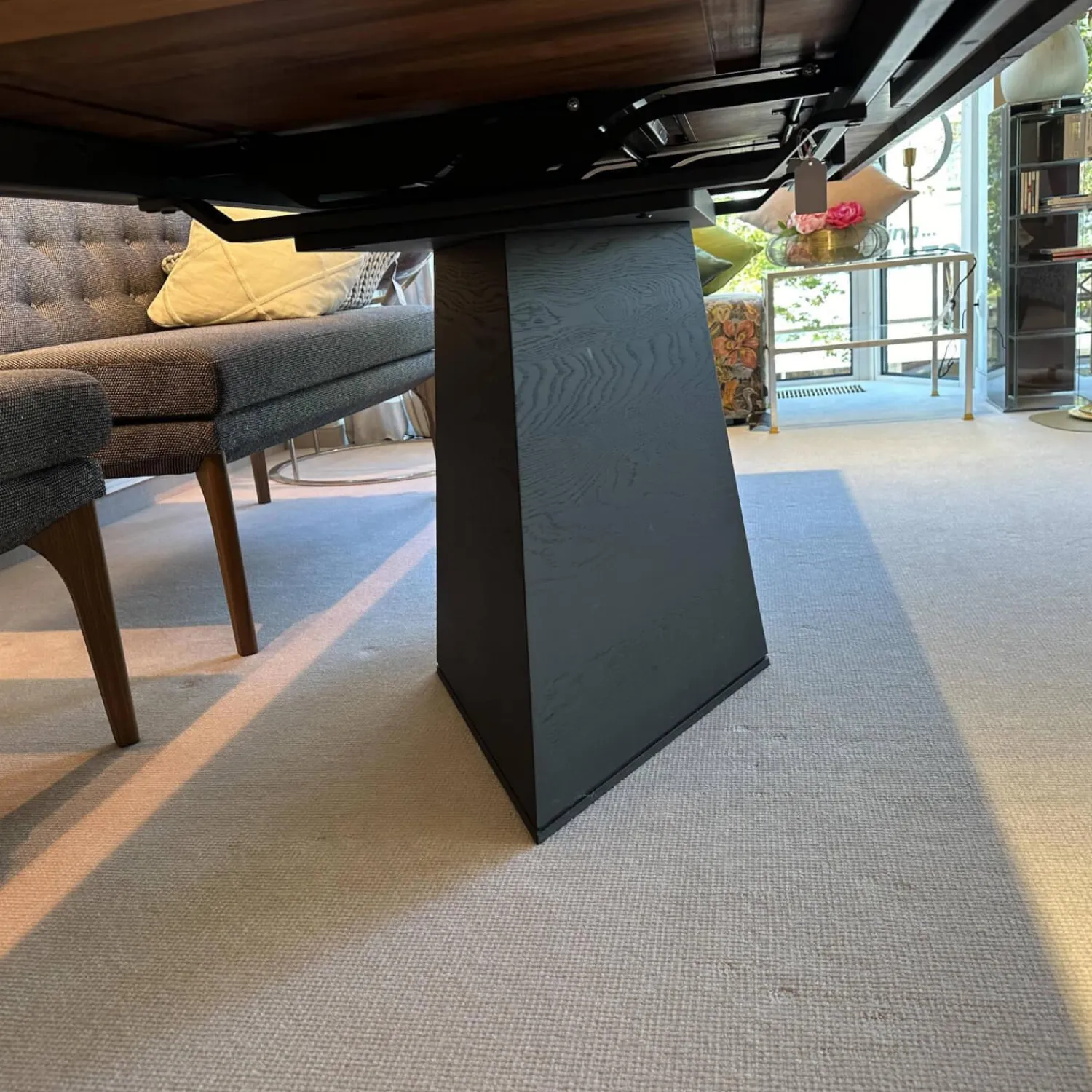 Rodam Esstische|Esstisch Carreau Platte Nussbaum Splint Rautenförmiger Zentralfuß Untergestell Eiche Lack Carbon