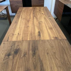 Scholtissek Esstische|Esstisch Divano IV Astiger Nussbaum Natur Geölt Gestell Aluminium Schwarz Gepulvert Inklusive Auszug