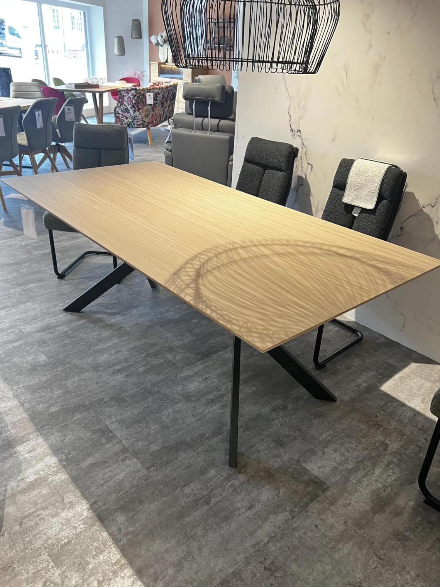 Raum.Freunde Esstische|Esstisch Eldur Platte Bambus 75 Cloud Gestell Boomerang Metall Schwarz Pulverbeschichtet