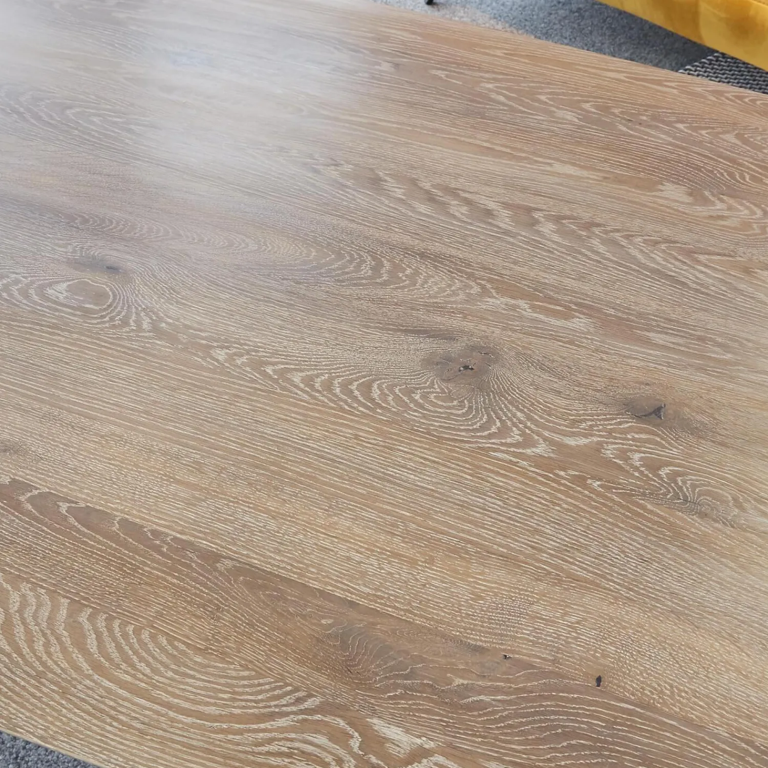 Raum.Freunde Esstische|Esstisch Erik Typ 4750 Platte Astige Eiche Geräuchert Gestell Metall Rundrohr Schwarz