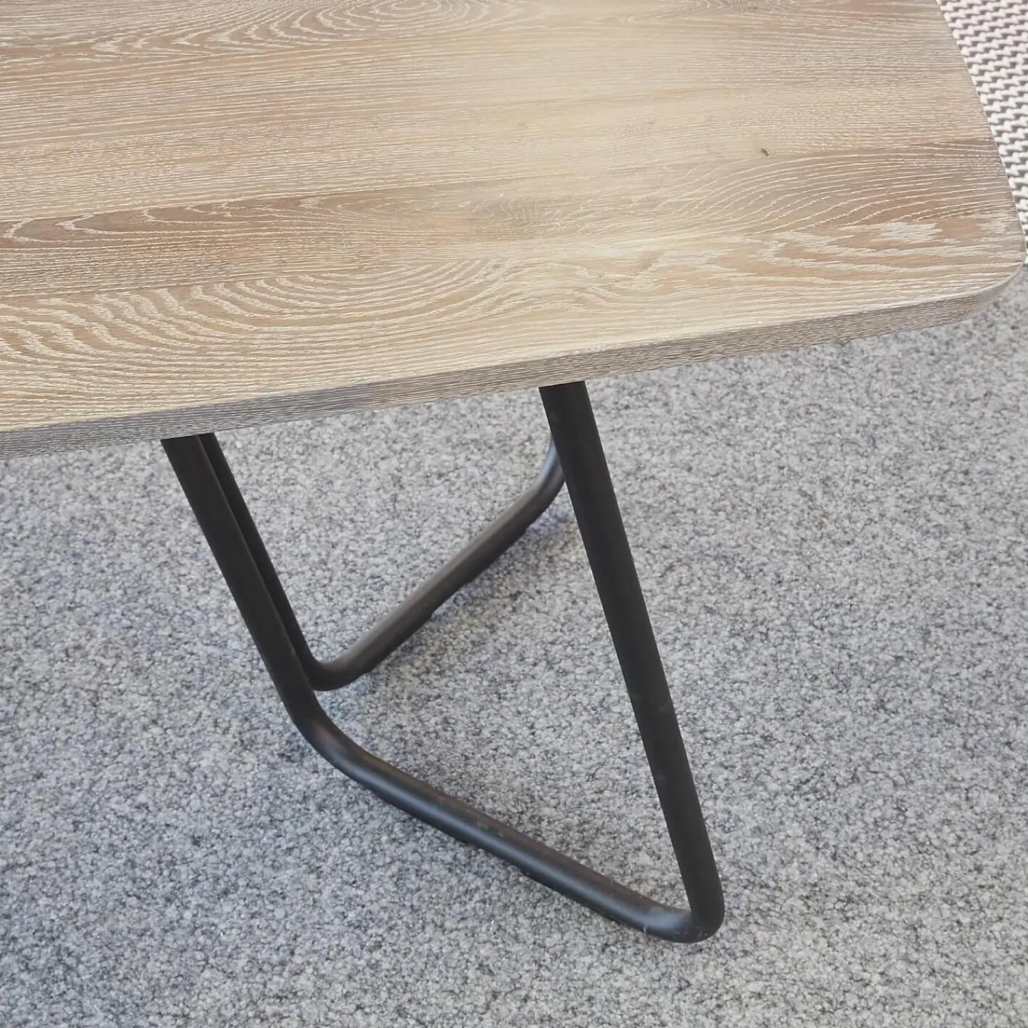 Raum.Freunde Esstische|Esstisch Erik Typ 4750 Platte Astige Eiche Geräuchert Gestell Metall Rundrohr Schwarz