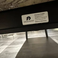 Draenert Esstische|Esstisch Fontana In Stein Forest Brown Braun Beige Trapezförmig Poliert Kante Sockel Vierbeiner Eiche Dunkelgrau