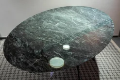 Kartell Esstische|Esstisch Glossy Tischplatte Feinsteinzeug Marmoroptik Grün Gestell Stahl Schwarz