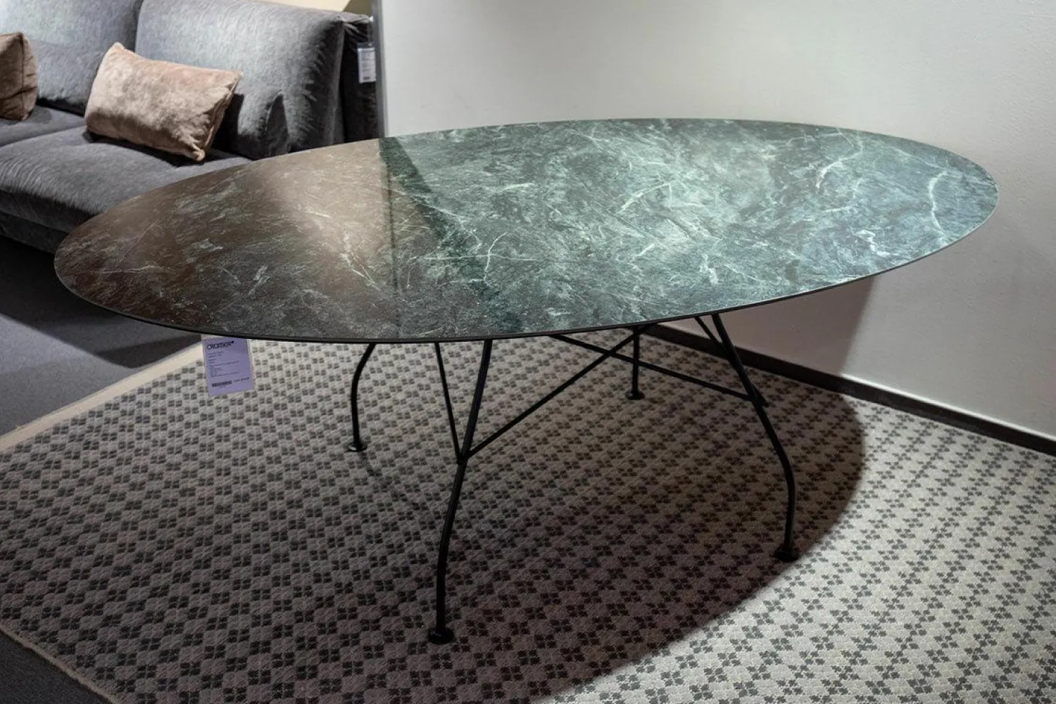 Kartell Esstische|Esstisch Glossy Tischplatte Feinsteinzeug Marmoroptik Grün Gestell Stahl Schwarz