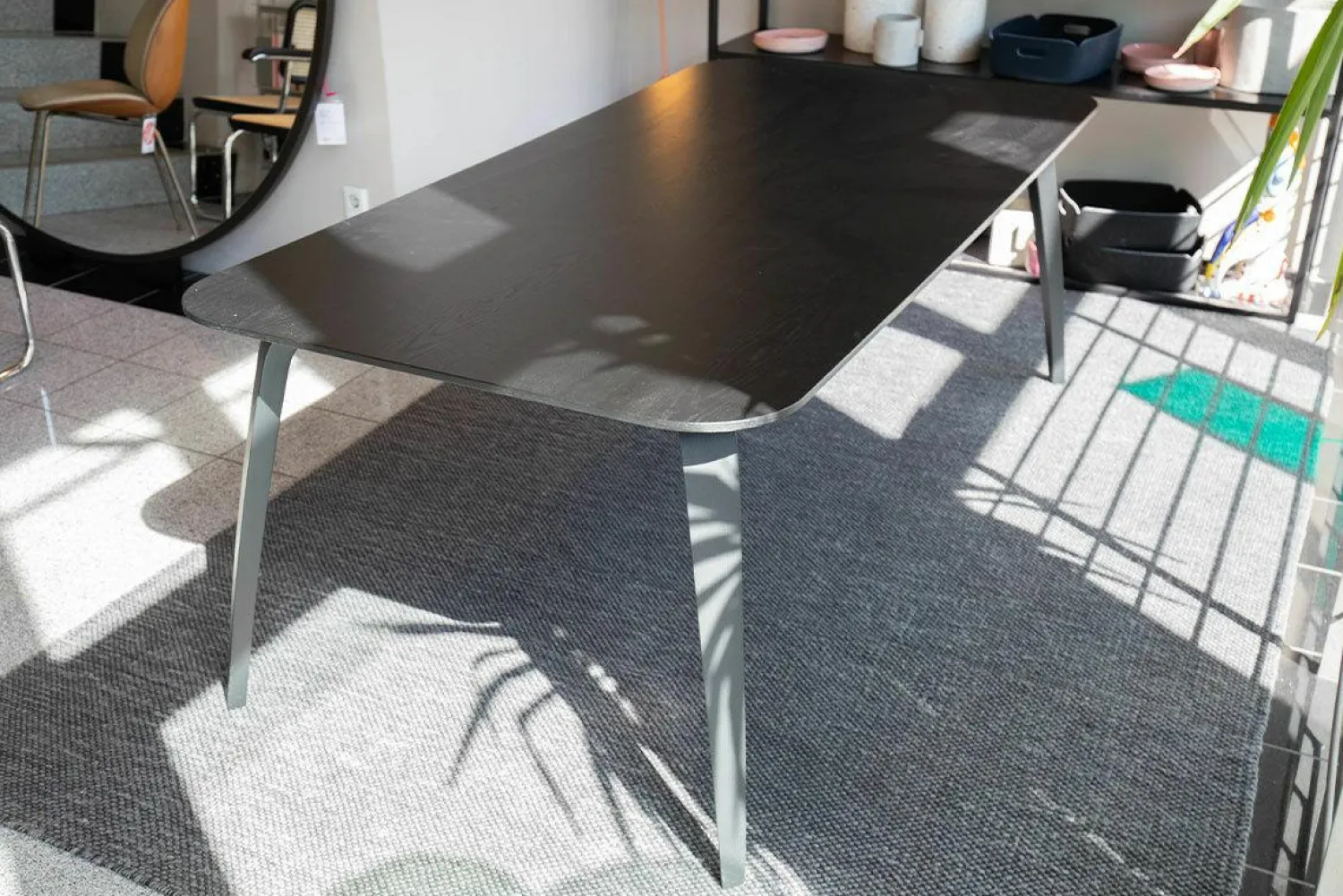 Gubi Esstische|Esstisch Dining Table Platte Esche Schwarz Semi Matt Lackiert