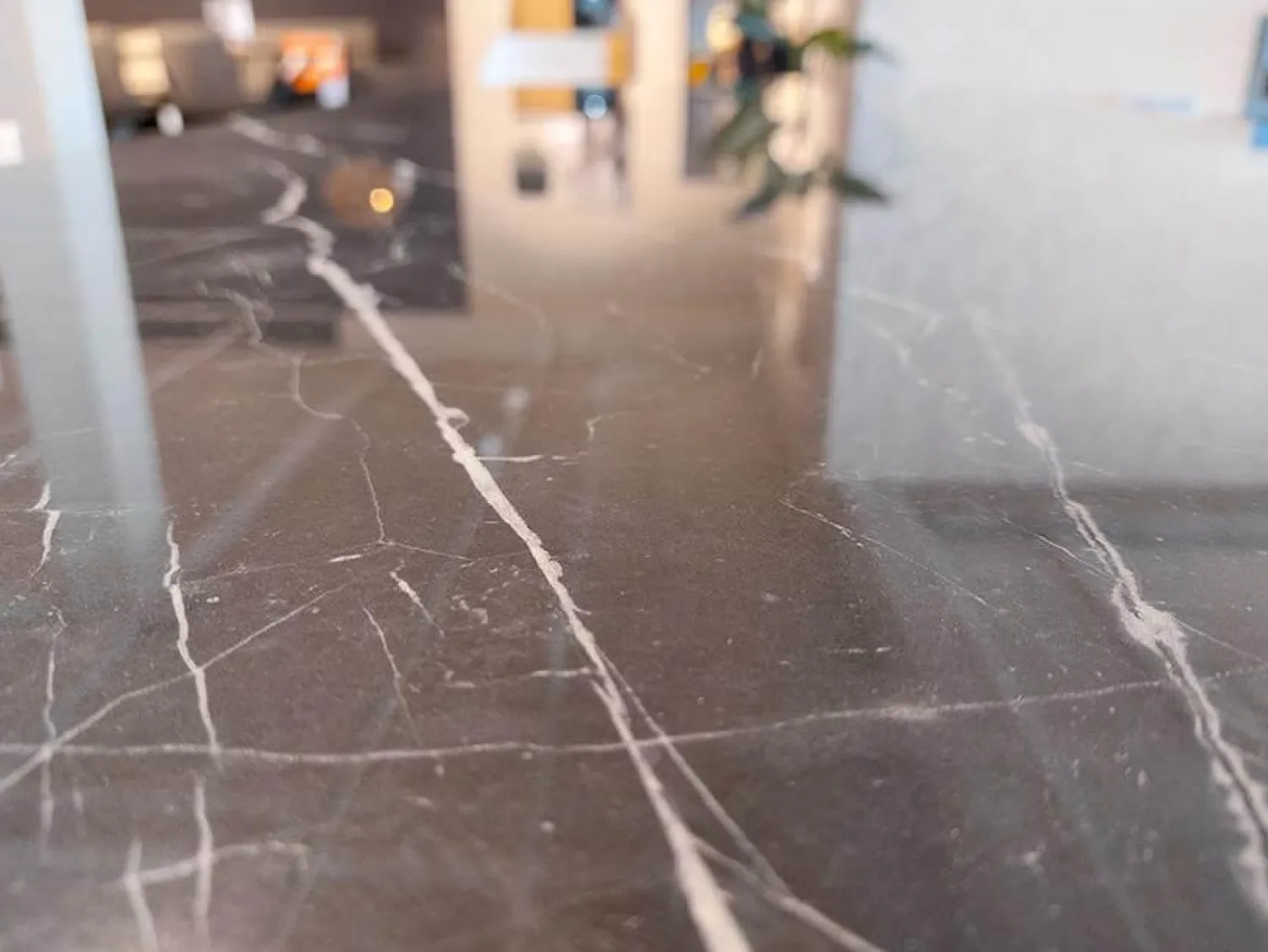 Raum.Freunde Esstische|Esstisch Jari Platte Keramik Ultra Marmoroptik Schwarz Glänzend Gestell Schwarz