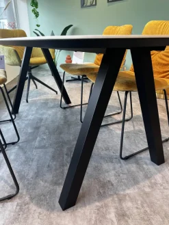 Raum.Freunde Esstische|Esstisch Jari Platte Keramik Mamoroptik Weiß Gestell 4 Fuß Metall Schwarz Lackiert