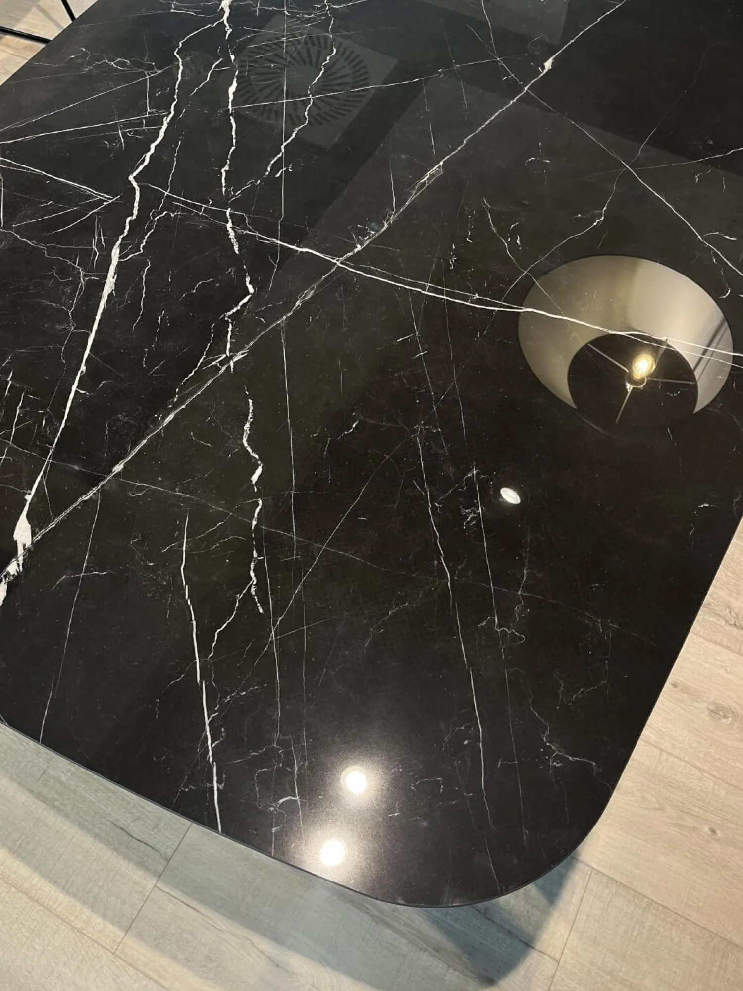 Raum.Freunde Esstische|Esstisch Jari Platte Keramik Marmoroptik Schwarz Gestell Metall Schwarz Lackiert