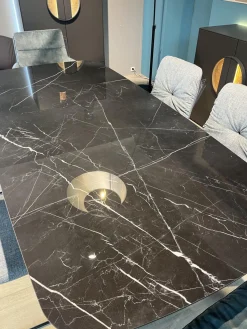 Raum.Freunde Esstische|Esstisch Jari Platte Keramik Marmoroptik Schwarz Gestell Metall Schwarz Lackiert