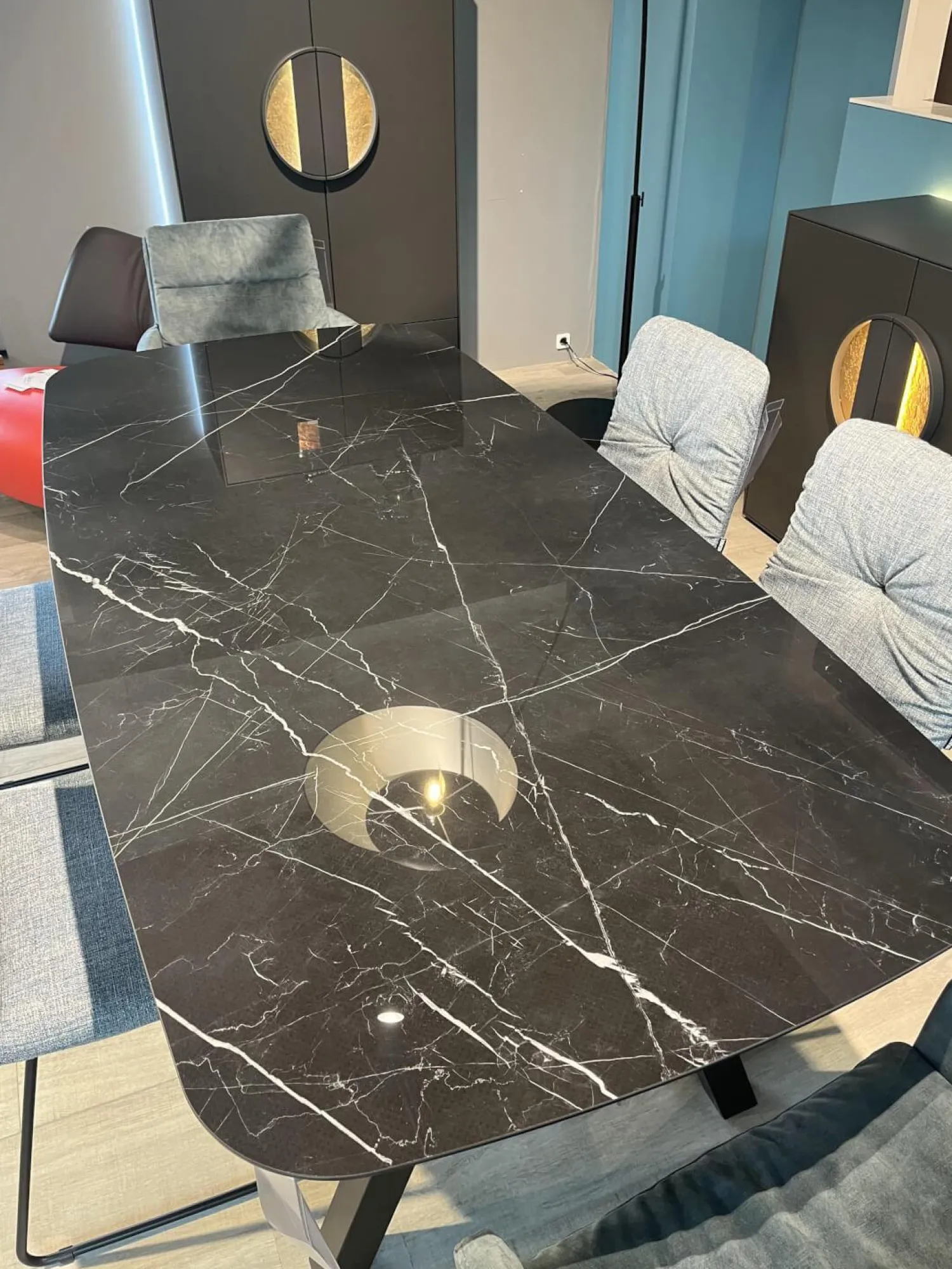 Raum.Freunde Esstische|Esstisch Jari Platte Keramik Marmoroptik Schwarz Gestell Metall Schwarz Lackiert