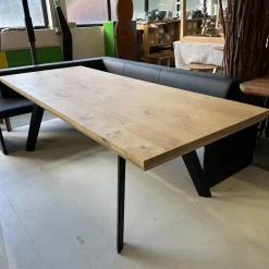 Scholtissek Esstische|Esstisch Kaate Knorrige Eiche Puro Geölt Äste Mit Harz Ausgegossen Metallgestell Schwarz Lackiert