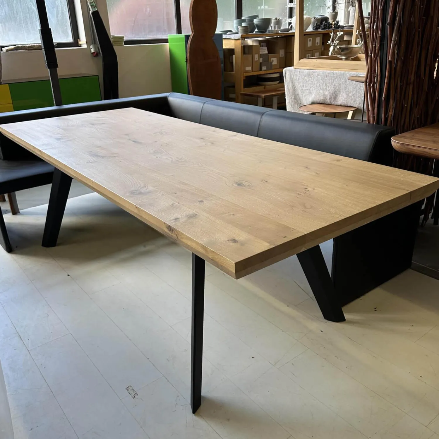 Scholtissek Esstische|Esstisch Kaate Knorrige Eiche Puro Geölt Äste Mit Harz Ausgegossen Metallgestell Schwarz Lackiert