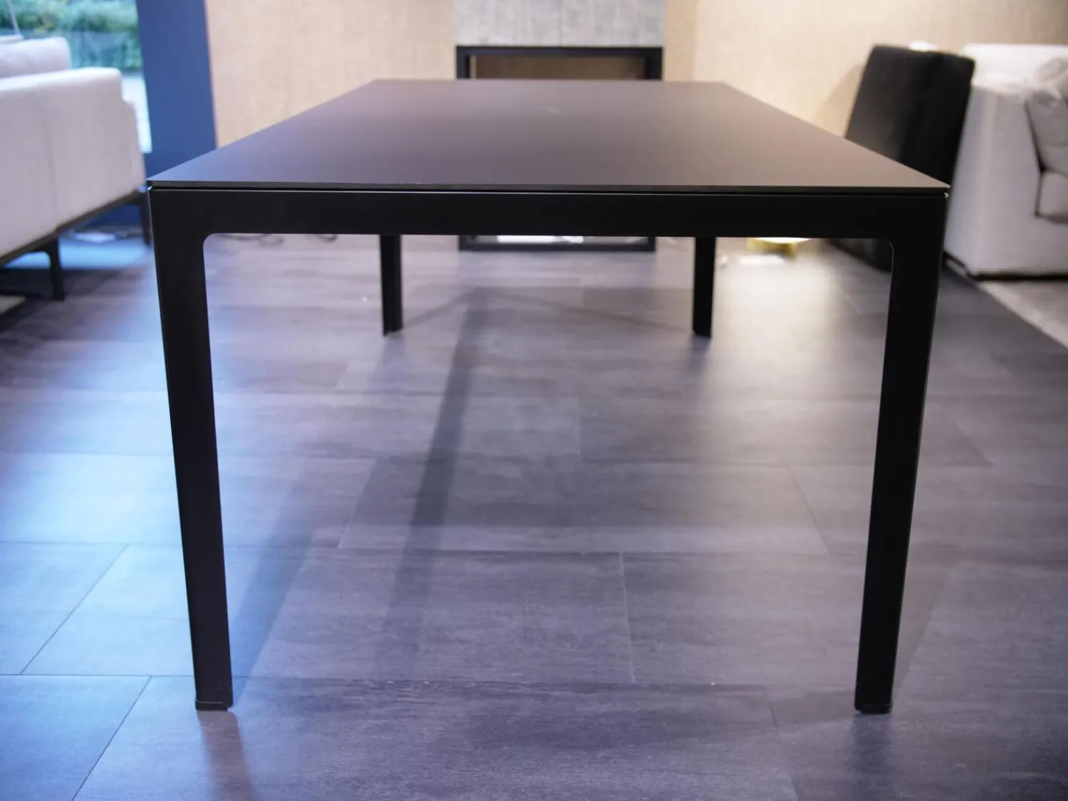 Leolux Esstische|Esstisch Kalia 620 901 Platte Fenix Cacao Anthrazit Rahmen Epoxy Nuit Silk Schwarz Eichenplatte Rand Night Matt Fußkappen Schwarz