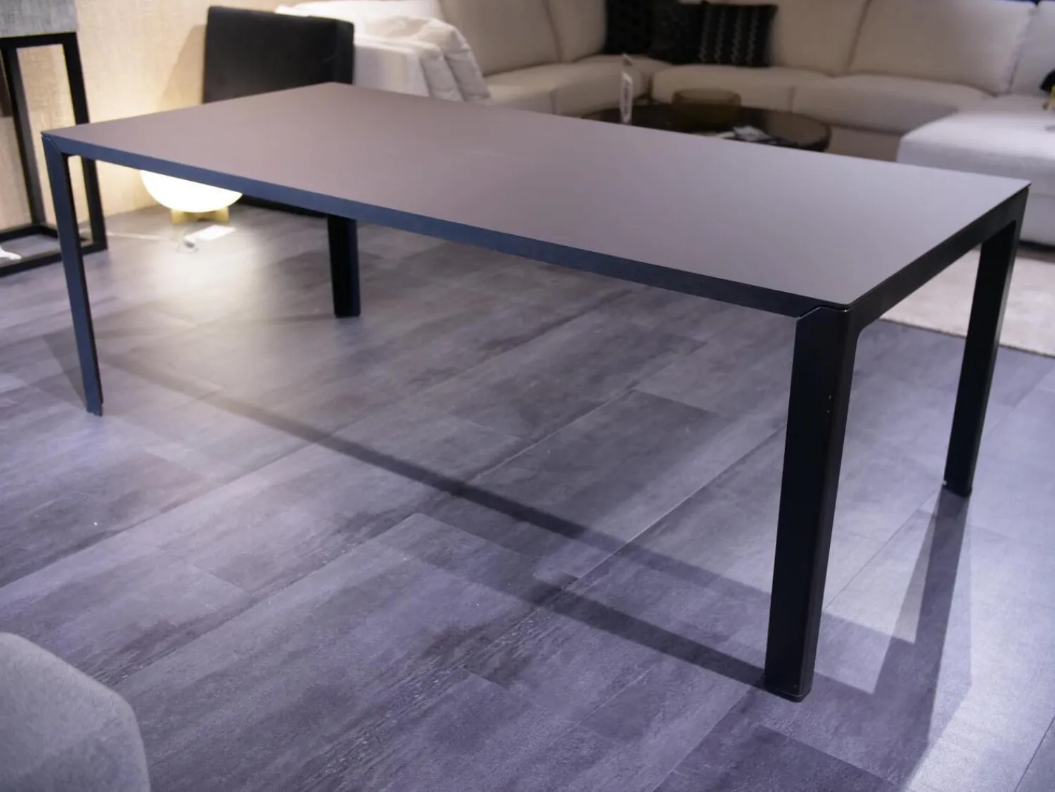 Leolux Esstische|Esstisch Kalia 620 901 Platte Fenix Cacao Anthrazit Rahmen Epoxy Nuit Silk Schwarz Eichenplatte Rand Night Matt Fußkappen Schwarz