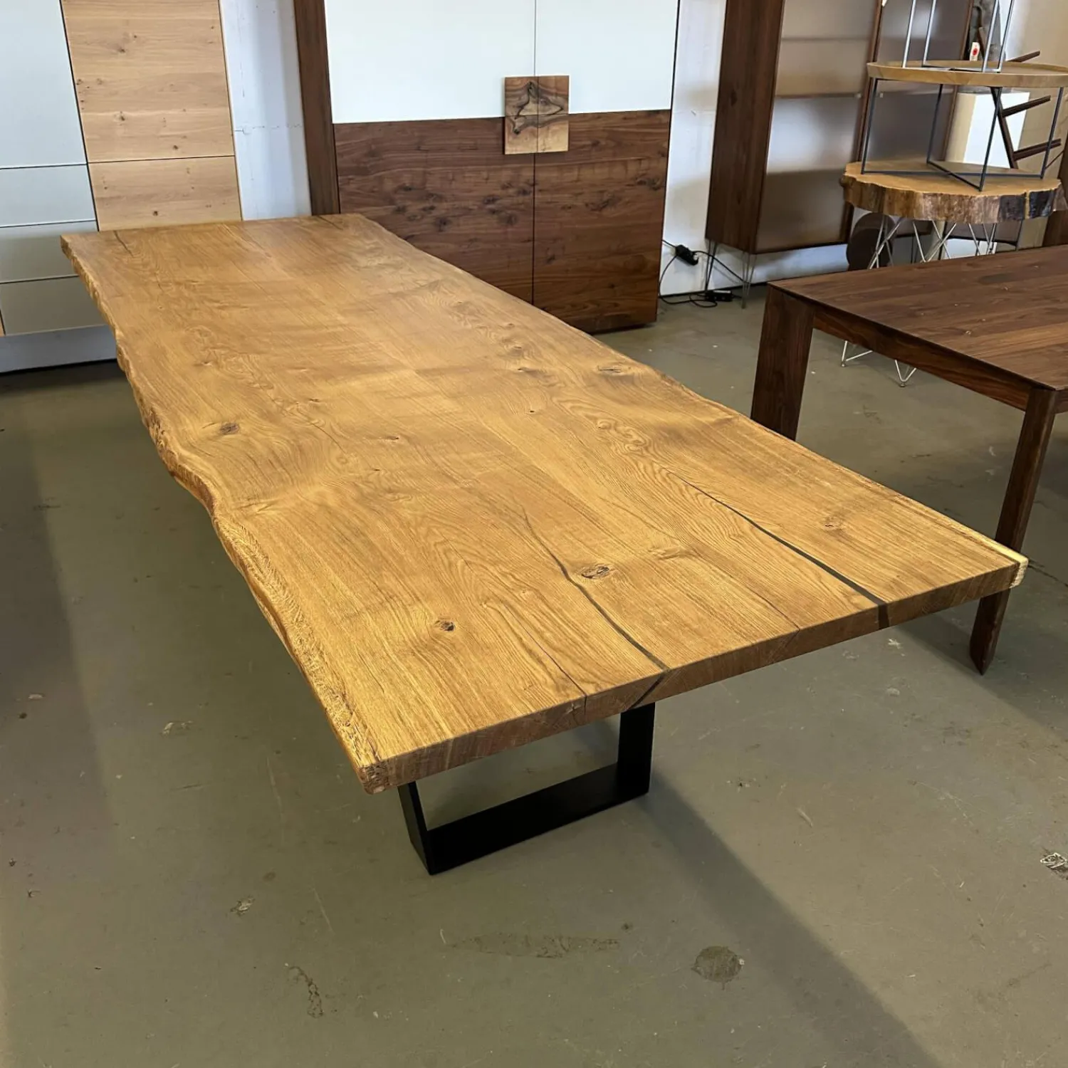 Scholtissek Esstische|Esstisch Kantara Platte Knorrige Eiche Natur Geölt Stahlkufen Schwarz Gepulvert Mit Natürlicher Baumkante