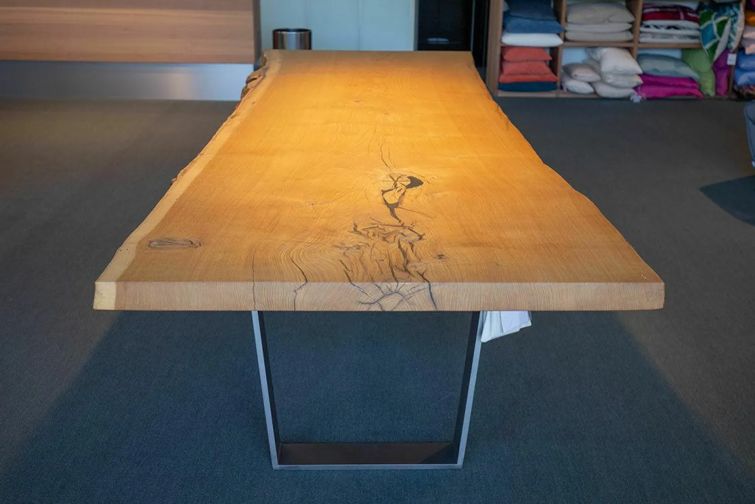 Scholtissek Esstische|Esstisch Kantara Tischplatte Knorrige Eiche Naturgeölt mit Naturkante Gestell Stahl