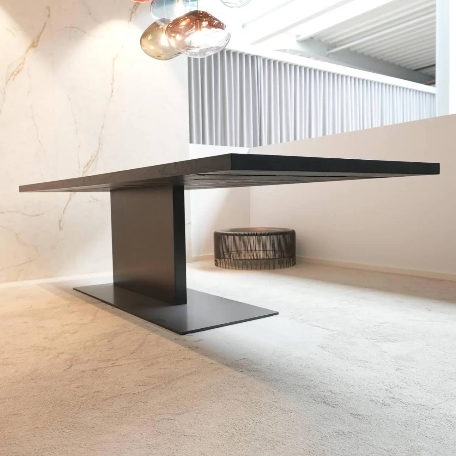 Riva1920 Esstische|Esstisch Liam Iron Platte Eiche Schwarz Pigmentiert Gestell Edelstahl Asche Grau Matt