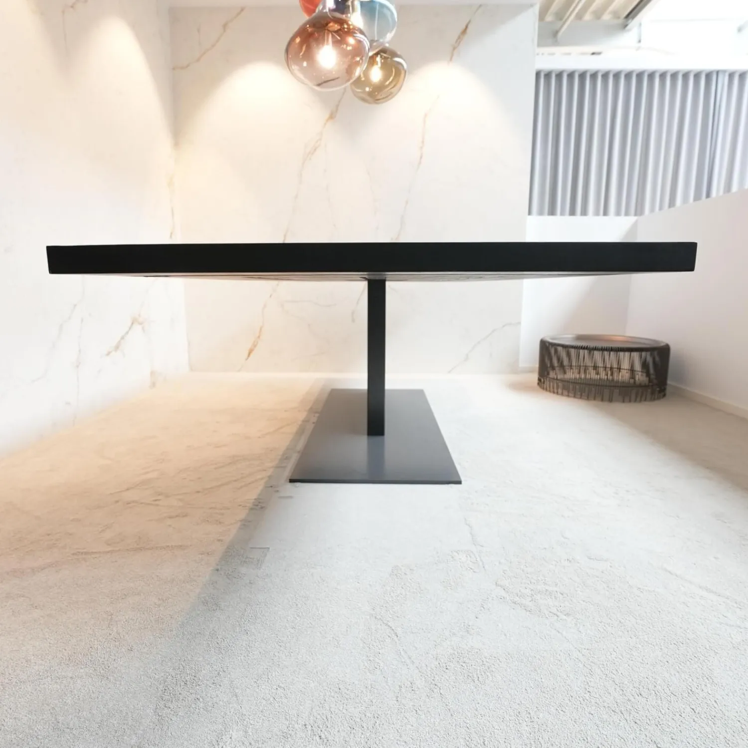 Riva1920 Esstische|Esstisch Liam Iron Platte Eiche Schwarz Pigmentiert Gestell Edelstahl Asche Grau Matt