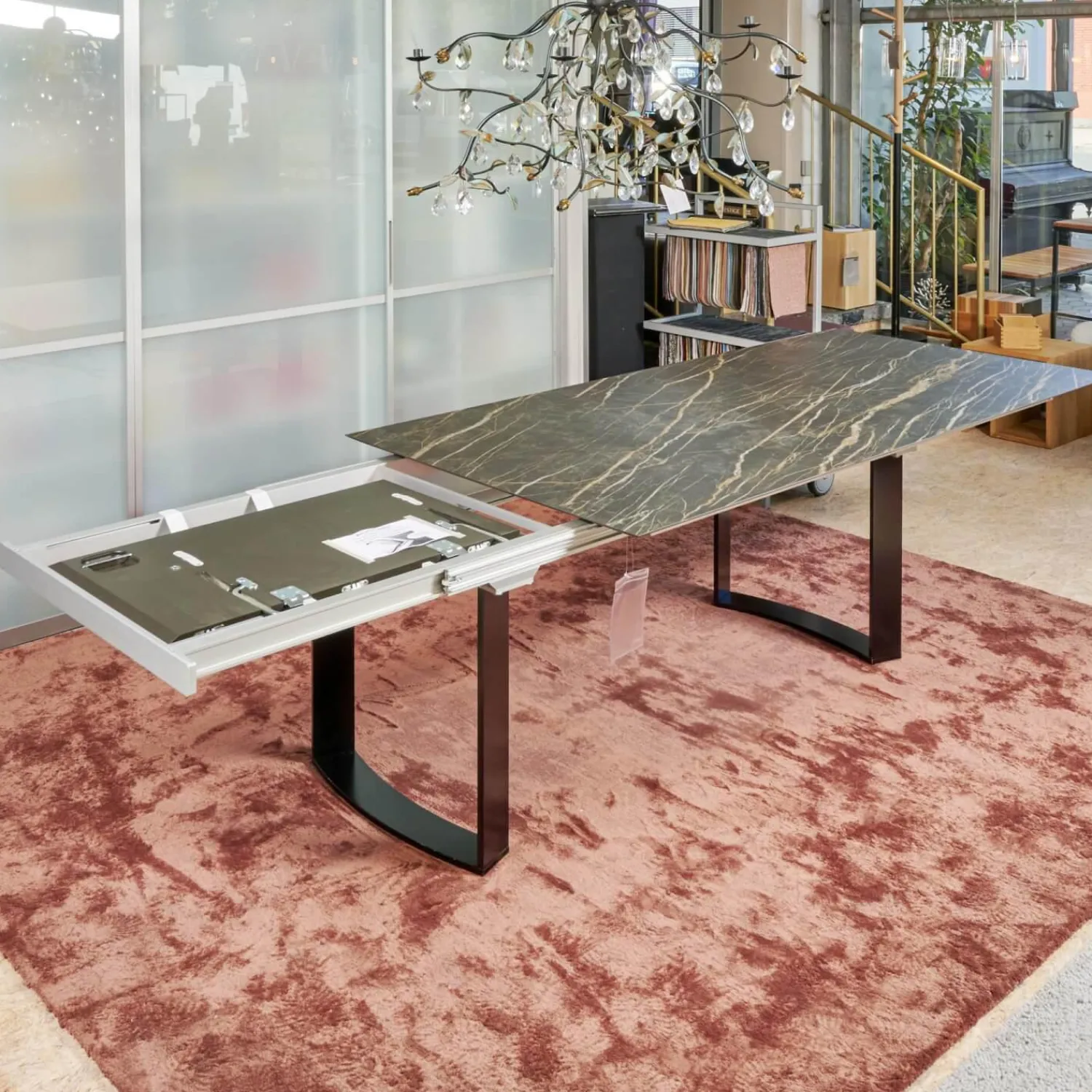 Bacher Esstische|Esstisch Mirado 6171 Platte Keramik Rock Braun Gold Untergestell Kufe Lack Tiefschwarz Mit Klappeinlage