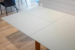 Bacher Esstische|Esstisch Mirado Ausziehbar Tischplatte Fenix NTM Castro Ottawa Taupe Gestell Nussbaum mit Einlegeplatte