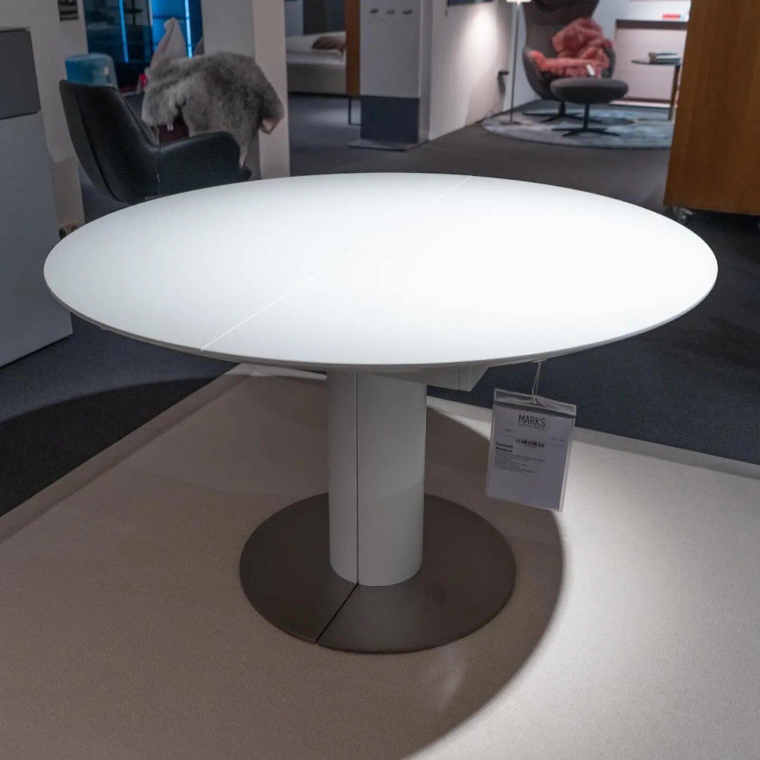 Willisau Esstische|Esstisch Modena Säule Tischplatte Massivholz Weiß Lackiert Ohne Maserung Bodenplatte Mattchrom Mit Auszug