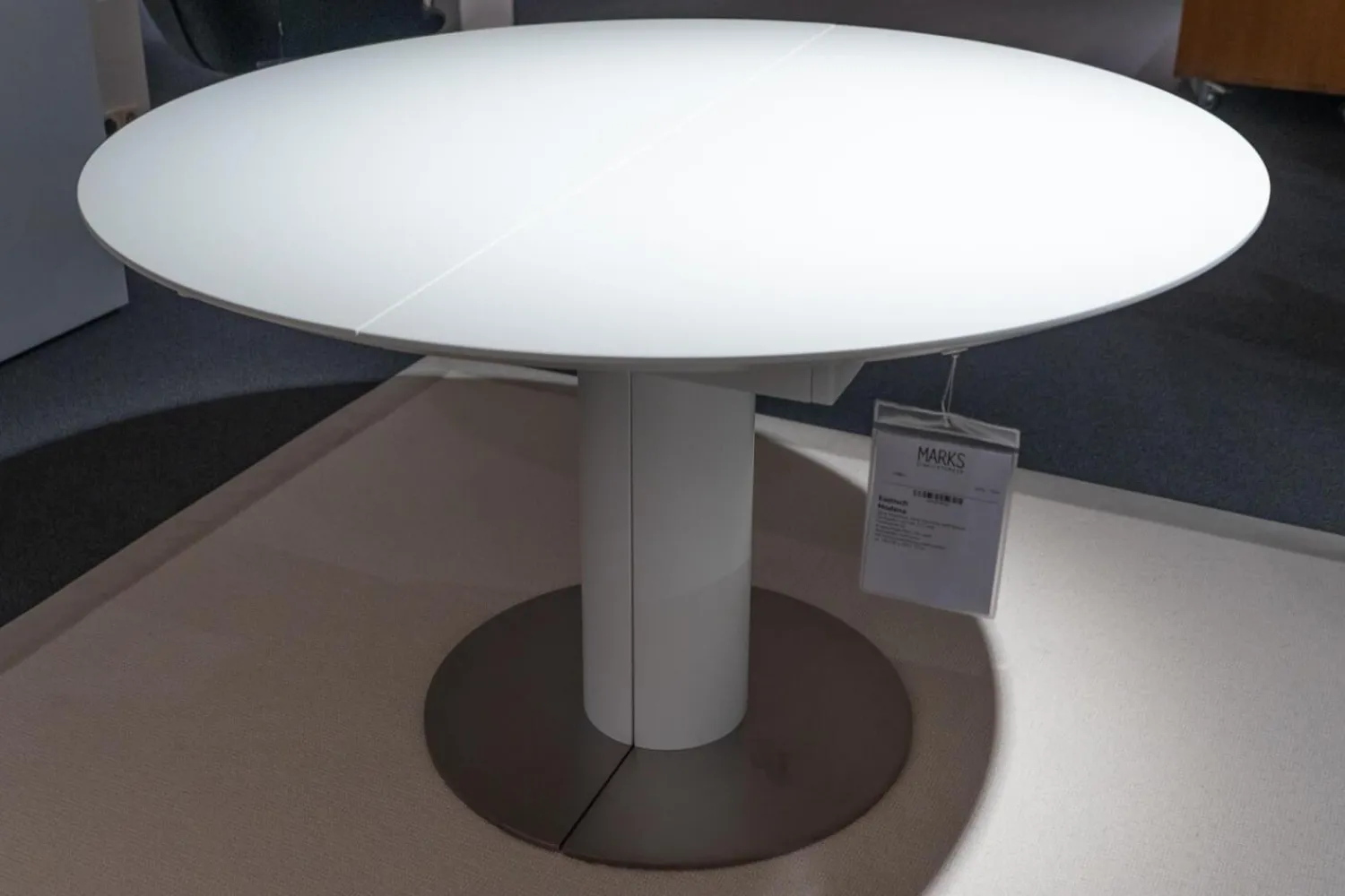 Willisau Esstische|Esstisch Modena Säule Tischplatte Massivholz Weiß Lackiert Ohne Maserung Bodenplatte Mattchrom Mit Auszug