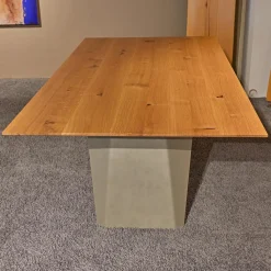 Girsberger Esstische|Esstisch Onda Asteiche Wild Wangenfuß Stahl Pulverbeschichtet