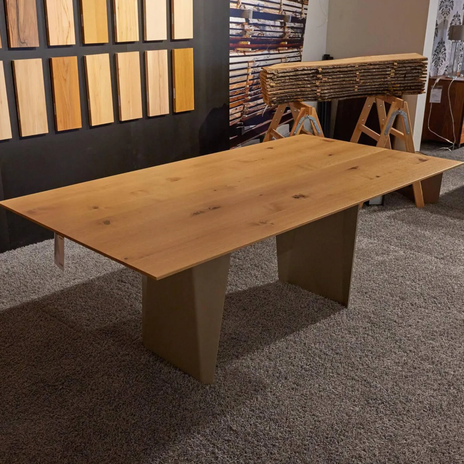 Girsberger Esstische|Esstisch Onda Asteiche Wild Wangenfuß Stahl Pulverbeschichtet