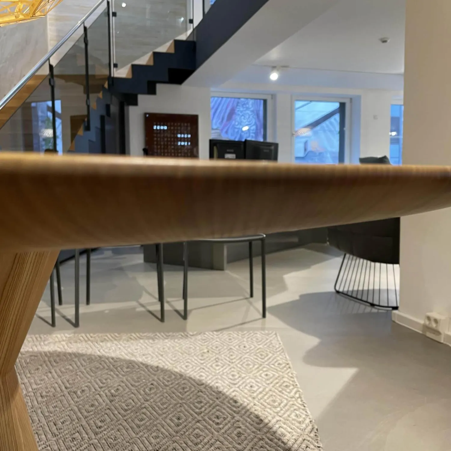 Scholtissek Esstische|Esstisch Radon Konische Holzsäule Bodenplatte Lackiertes Metall