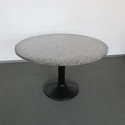 Zanotta Esstische|Esstisch Ristoro Platte Granit Untergestell Gußeisen Schwarz Lackiert