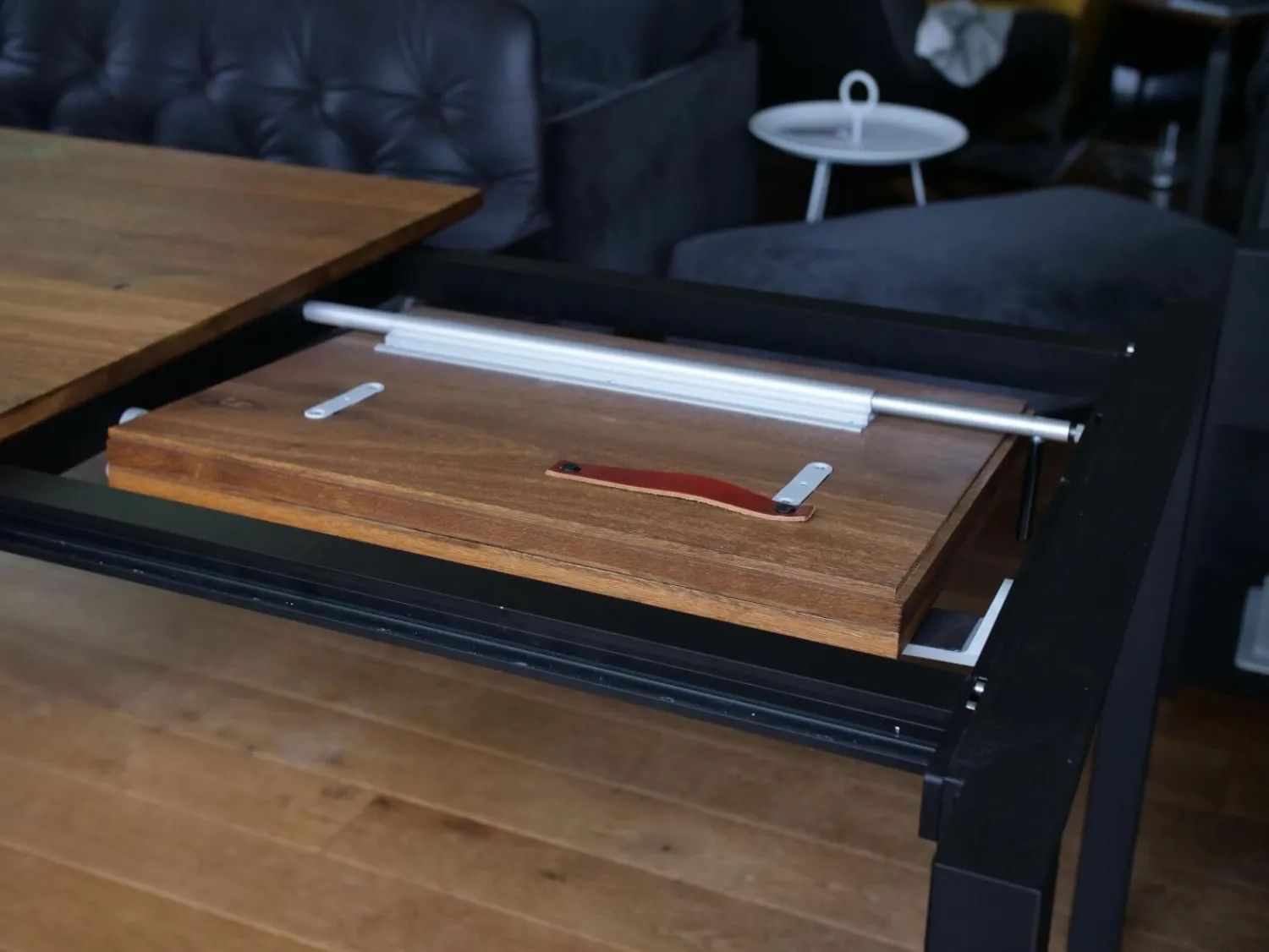 Janua Esstische|Esstisch S600 Eiche Geräuchert Natur Geölt Gestell RAL 9005 Tiefschwarz Pulverbeschichtet Ausziehbar