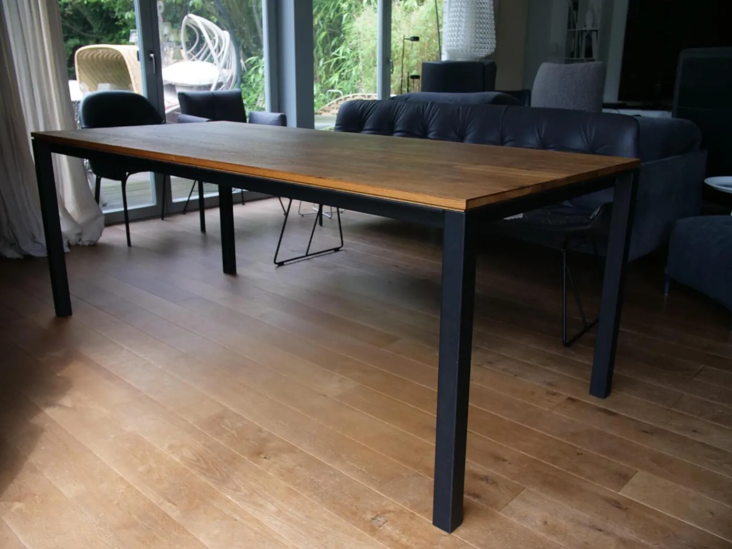 Janua Esstische|Esstisch S600 Eiche Geräuchert Natur Geölt Gestell RAL 9005 Tiefschwarz Pulverbeschichtet Ausziehbar