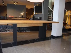 Janua Esstische|Esstisch SC41 Outdoor Akazie Roh Gebürstet Wangen Aluminium Schwarz Pulverbeschichtet